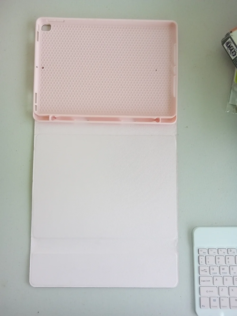 Pink Checkered Bluetooth Keyboard Case for iPad 10.2 / 10.5 Inch